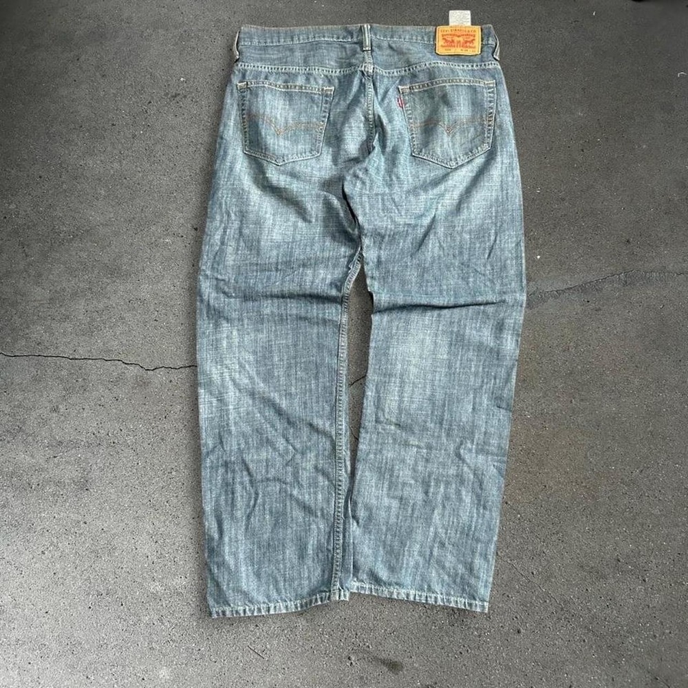 Vintage men's 2000s Levi's blue 569 baggy denim jeans Size 34x32